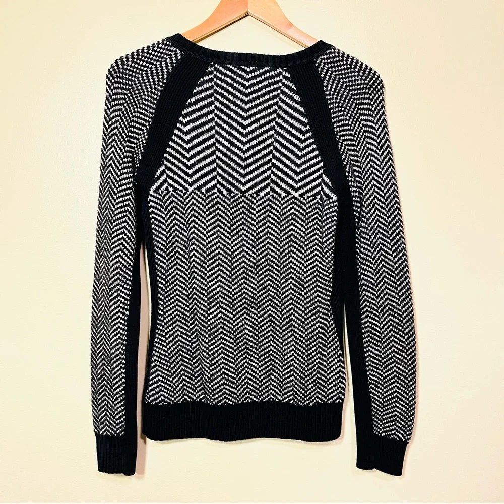 Tommy Zipper detail Chevron Sweater Women’s Medium - Picture 2 of 5